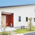 木陰の涼しさ、日なたの温もり。居ながらにして季節を感じる家