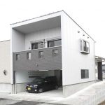 ビルトイン車庫を生かした設計で、日だまりを感じられる住まいに
