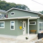 色と素材感にこだわった、カリフォルニアスタイルの家