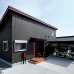ゆとりある空間使いで リラックス感満載の家　