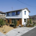 リビングを吹き抜ける風と 木漏れ日に癒される住まい
