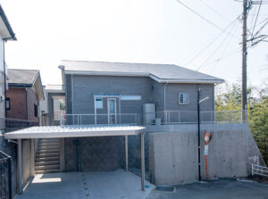 明るいリビングを中心に 家族がつながる平屋建て