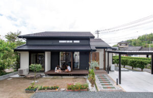 主役は吹き抜けリビング 家族の絆を育む住まい