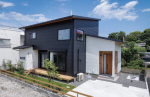 安心の開放感を創出する ピットリビングの住まい