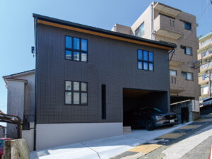 市街地のコンパクトな敷地の 特性を活かした都市型住宅