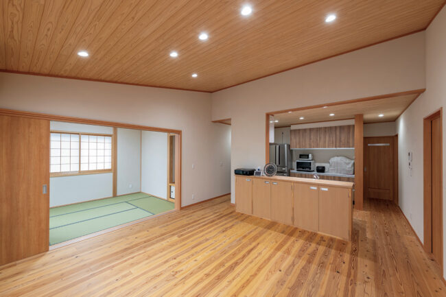家族の健やかな日々を支える 自然素材とデコスドライ工法